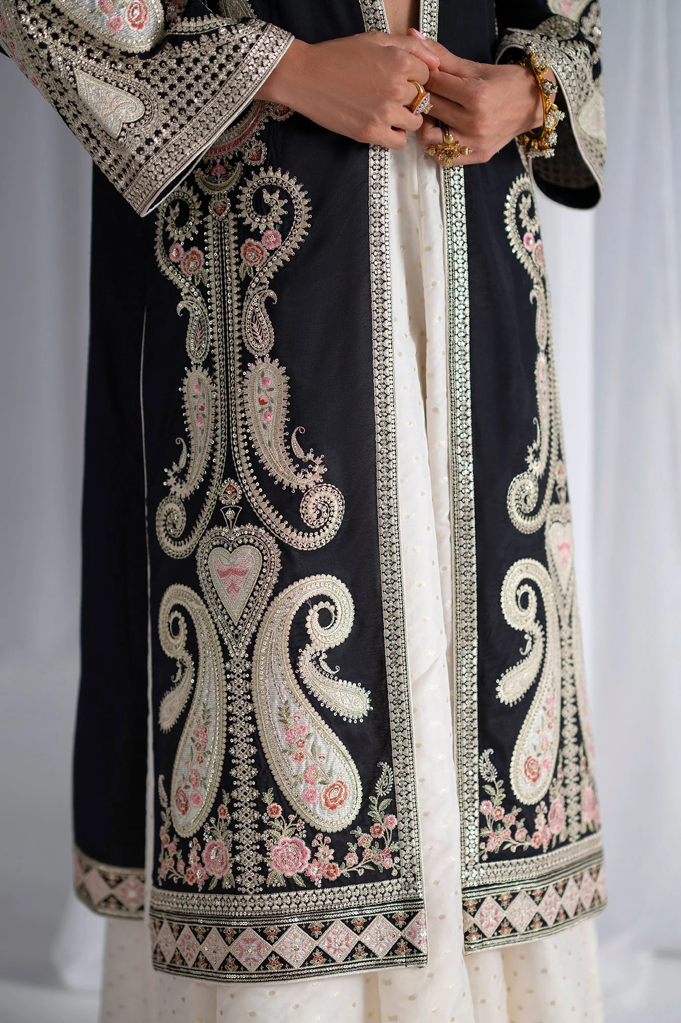EMBROIDERED SUIT (E0943/104/901) - Image 4