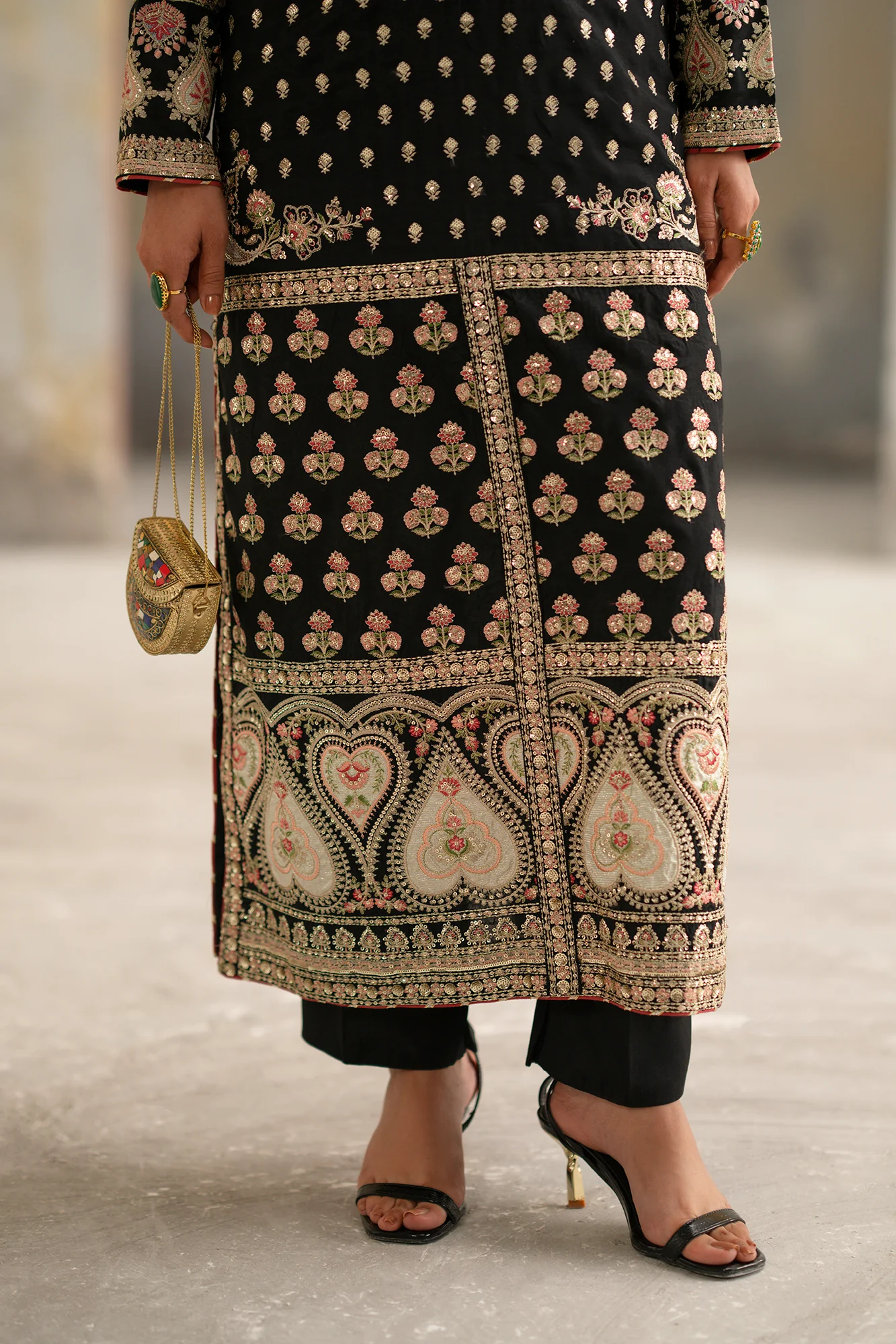EMBROIDERED SUIT (E1010/104/901) - Image 5