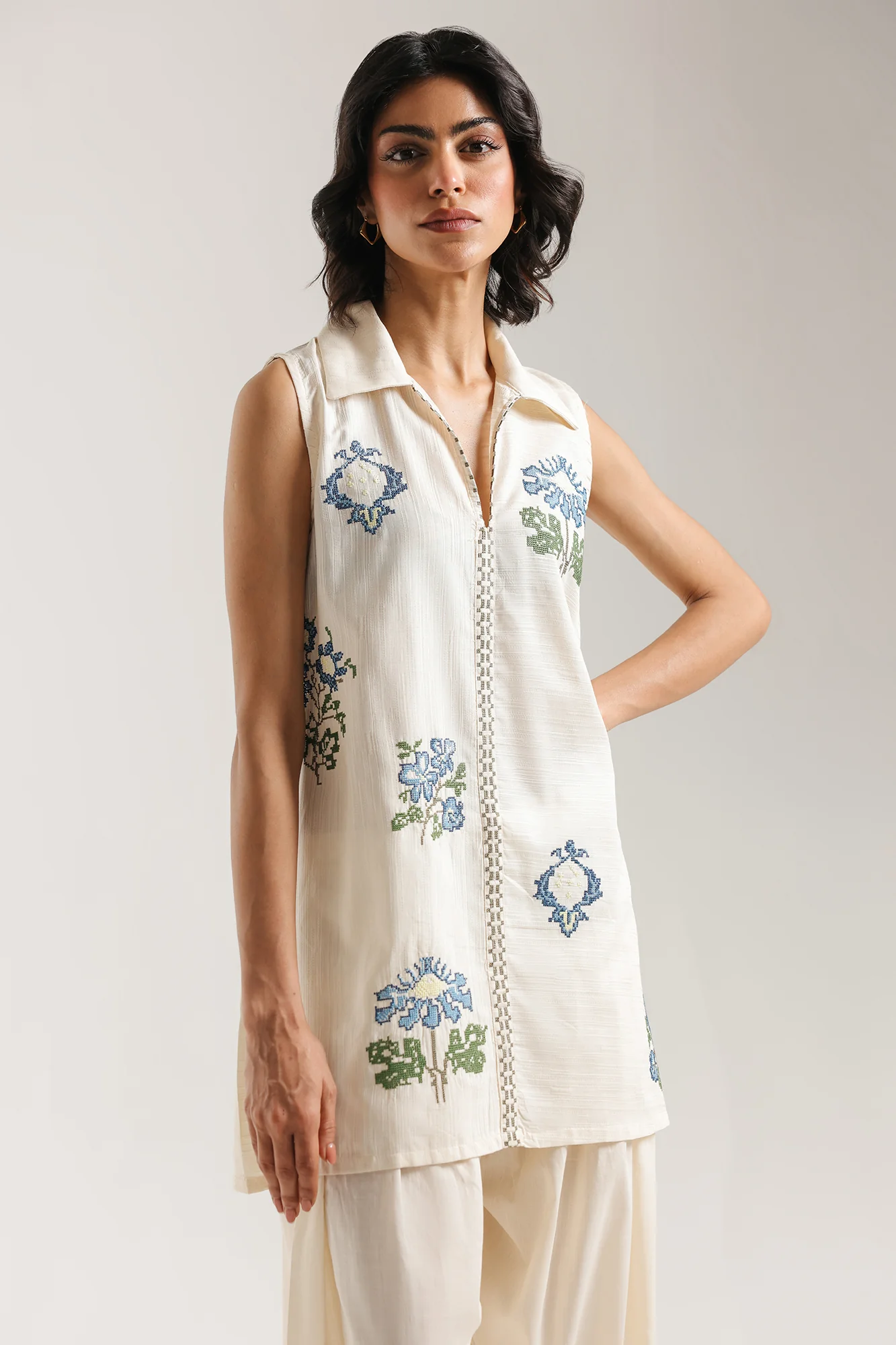 EMBROIDERED KURTI (E7916/102/002) - Image 4