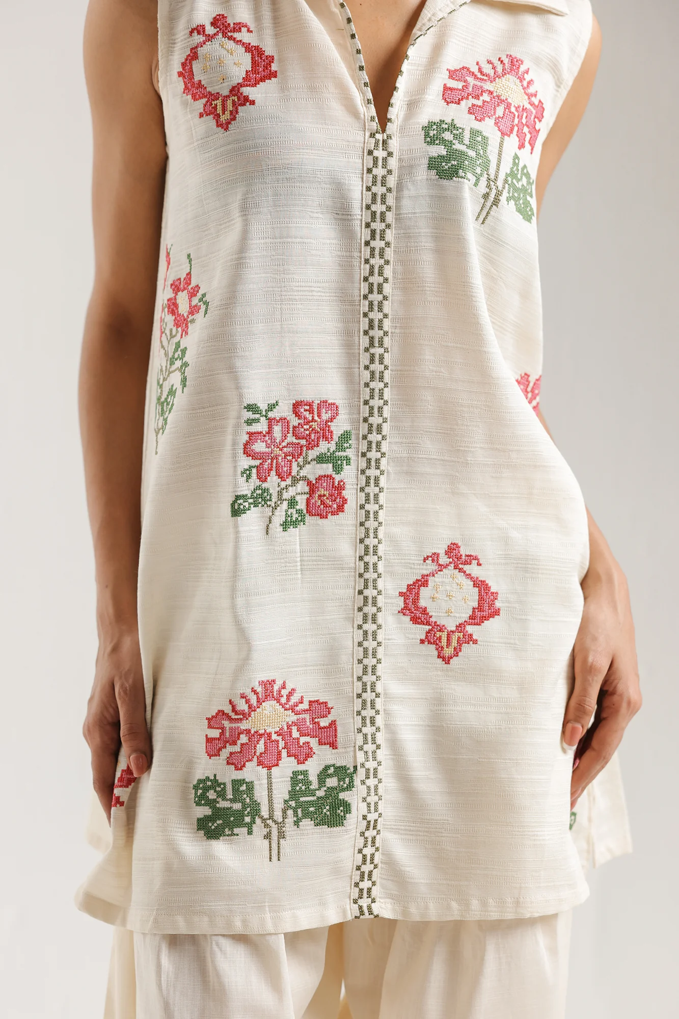 EMBROIDERED KURTI (E7916/102/005) - Image 5