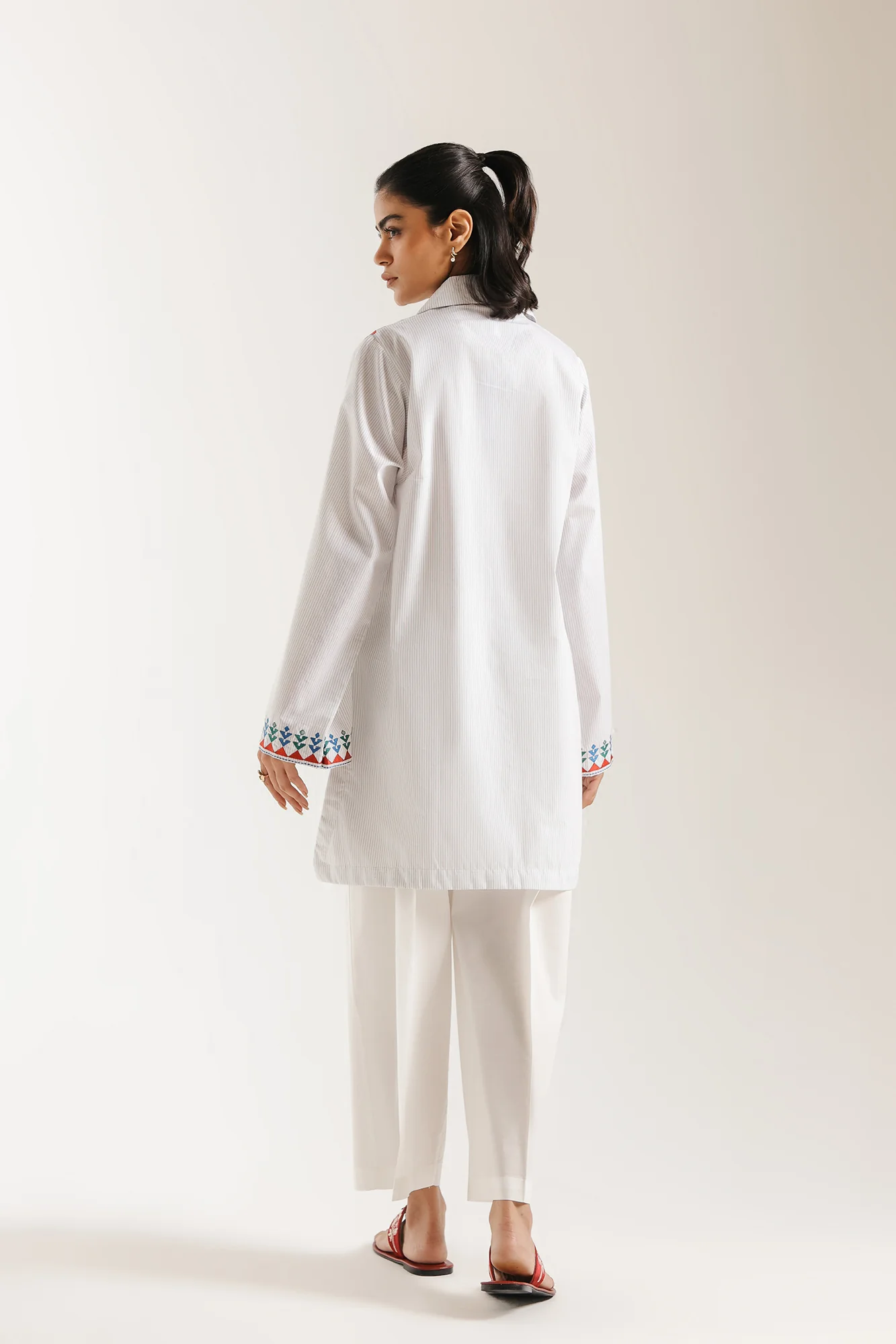 EMBROIDERED KURTI (E7951/102/001) - Image 3