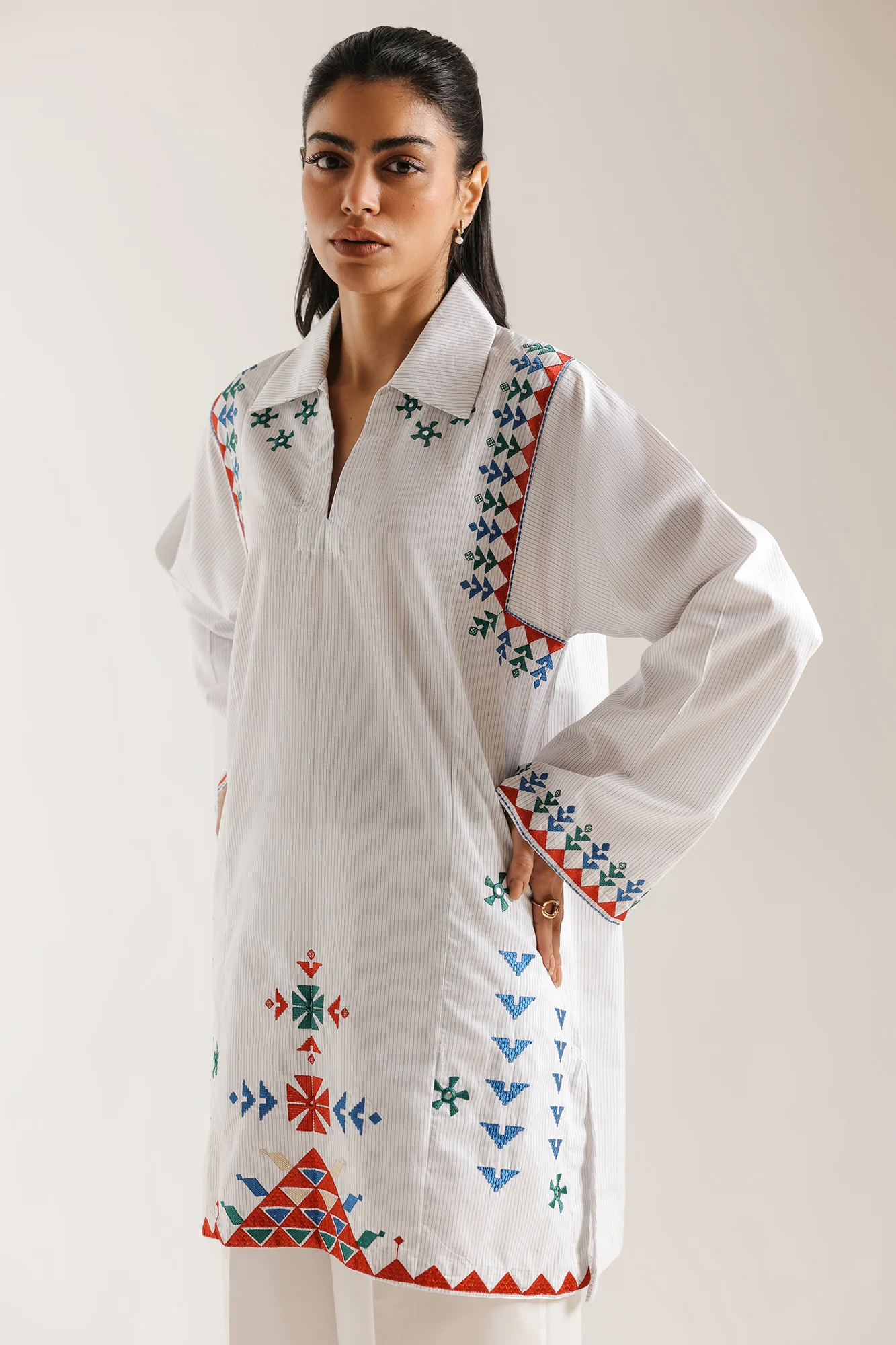 EMBROIDERED KURTI (E7951/102/001) - Image 4