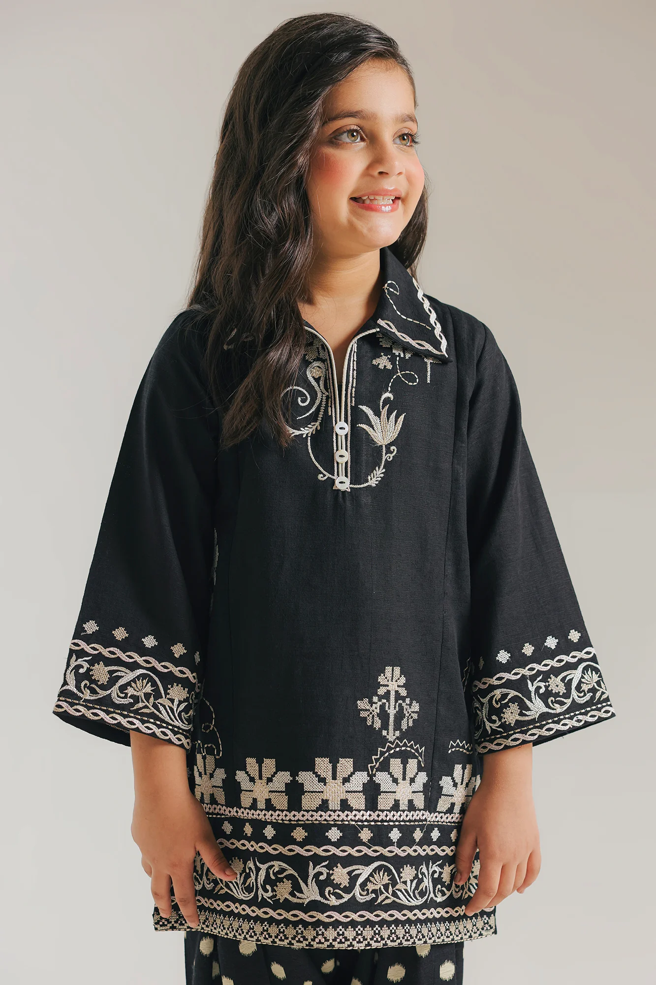 EMBROIDERED SUIT (E1519/402/901 E1519/302/901)