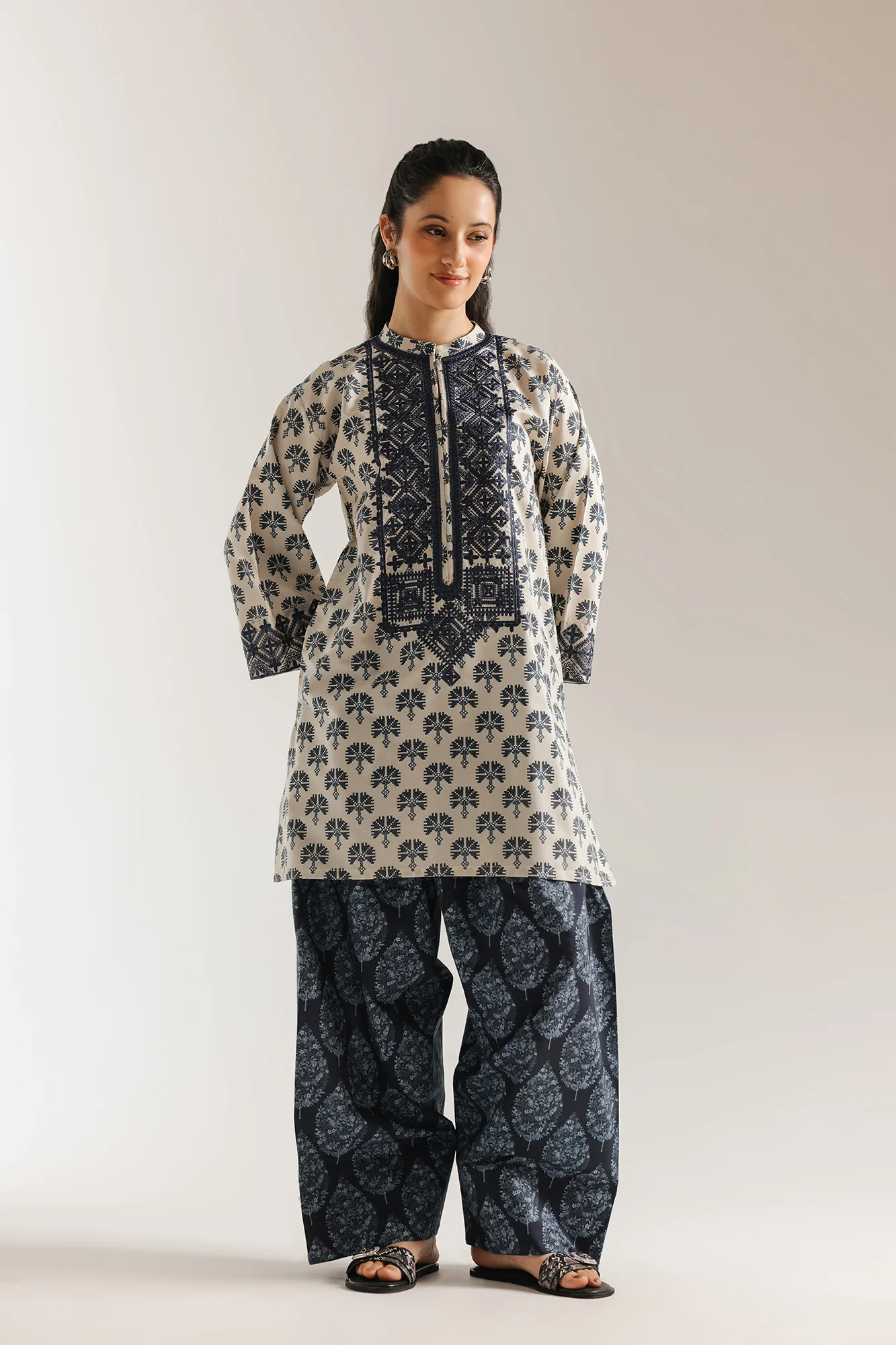 EMBROIDERED SUIT (E7533/102/002) - Image 2