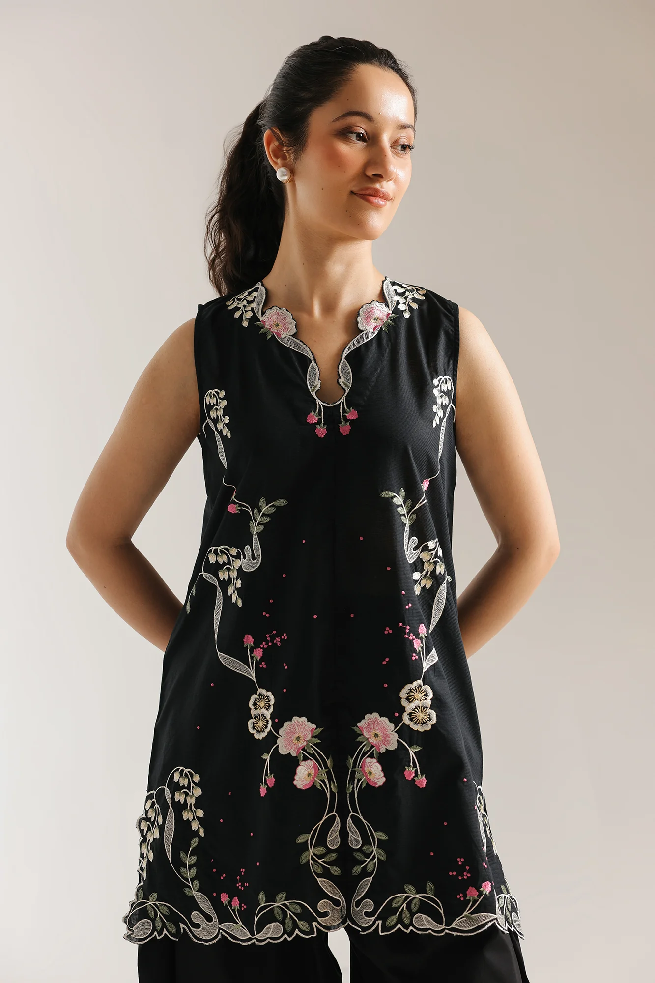EMBROIDERED SUIT (E7684/102/902)
