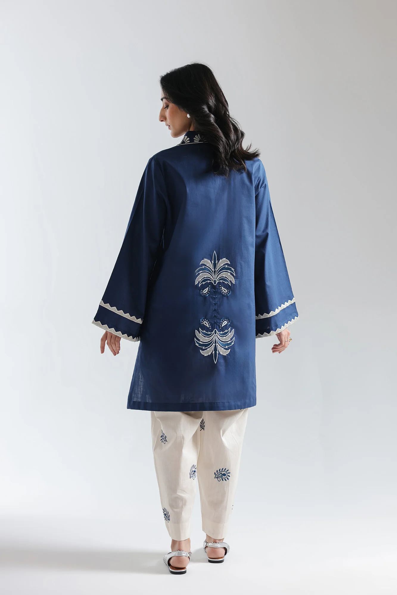 EMBROIDERED SUIT (E7690/102/622) - Image 4