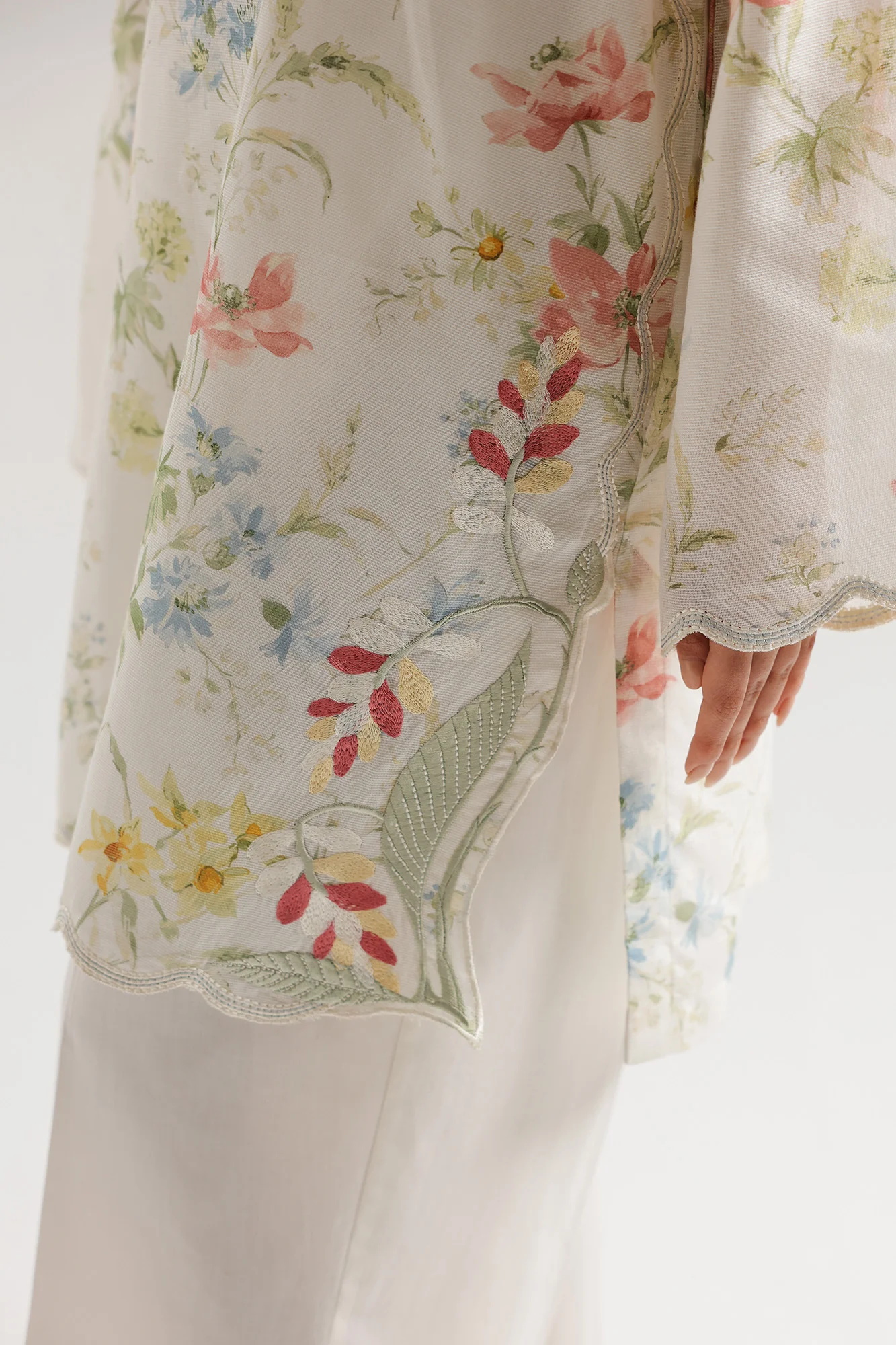 EMBROIDERED SUIT (E7720/102/002) - Image 6