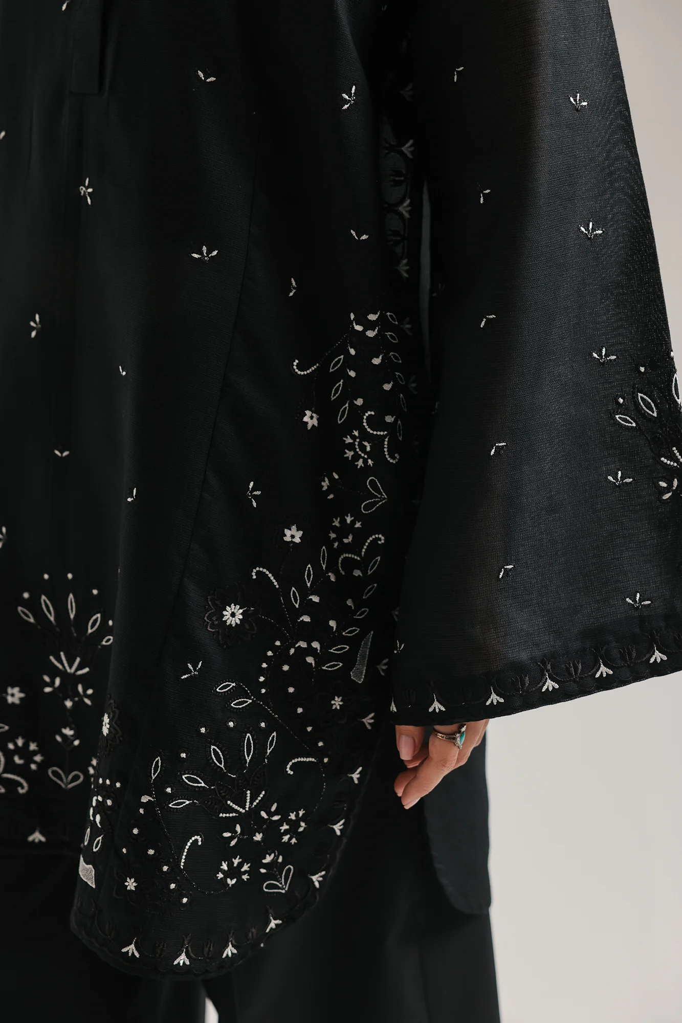 EMBROIDERED SUIT (E7748/102/902) - Image 5