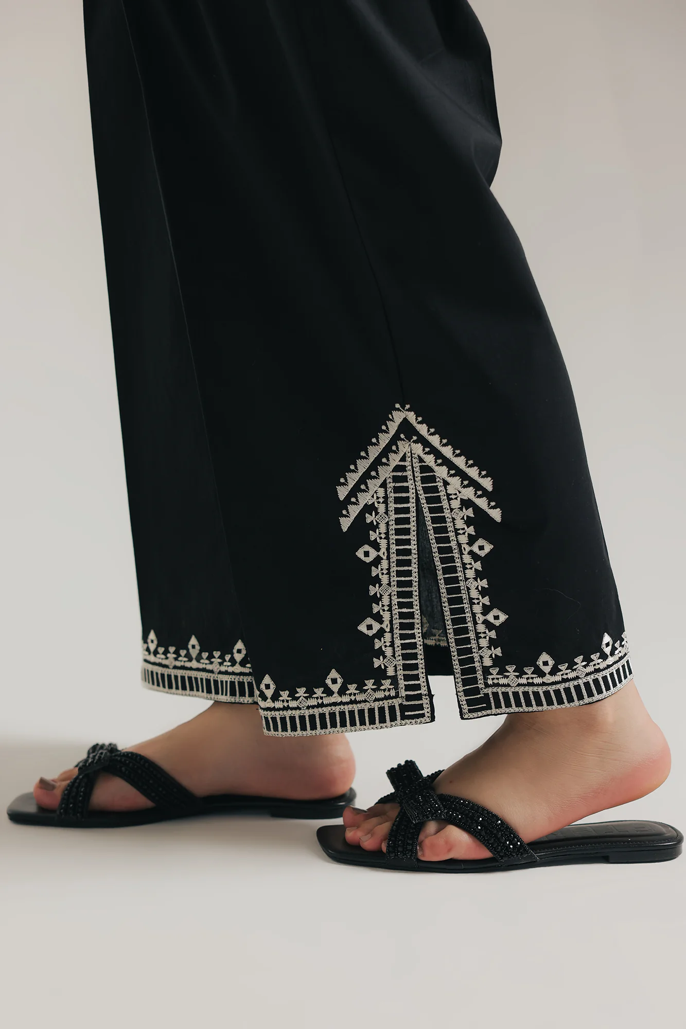 EMBROIDERED TROUSER (E7662/102/901) - Image 4