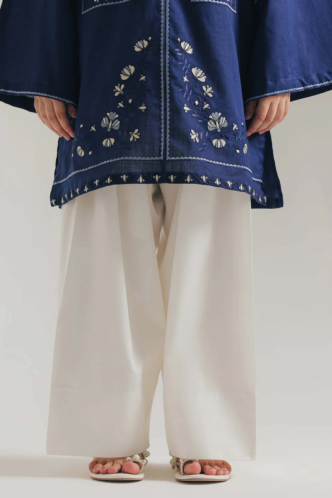FARSHI SHALWAR (E8328/102/001)