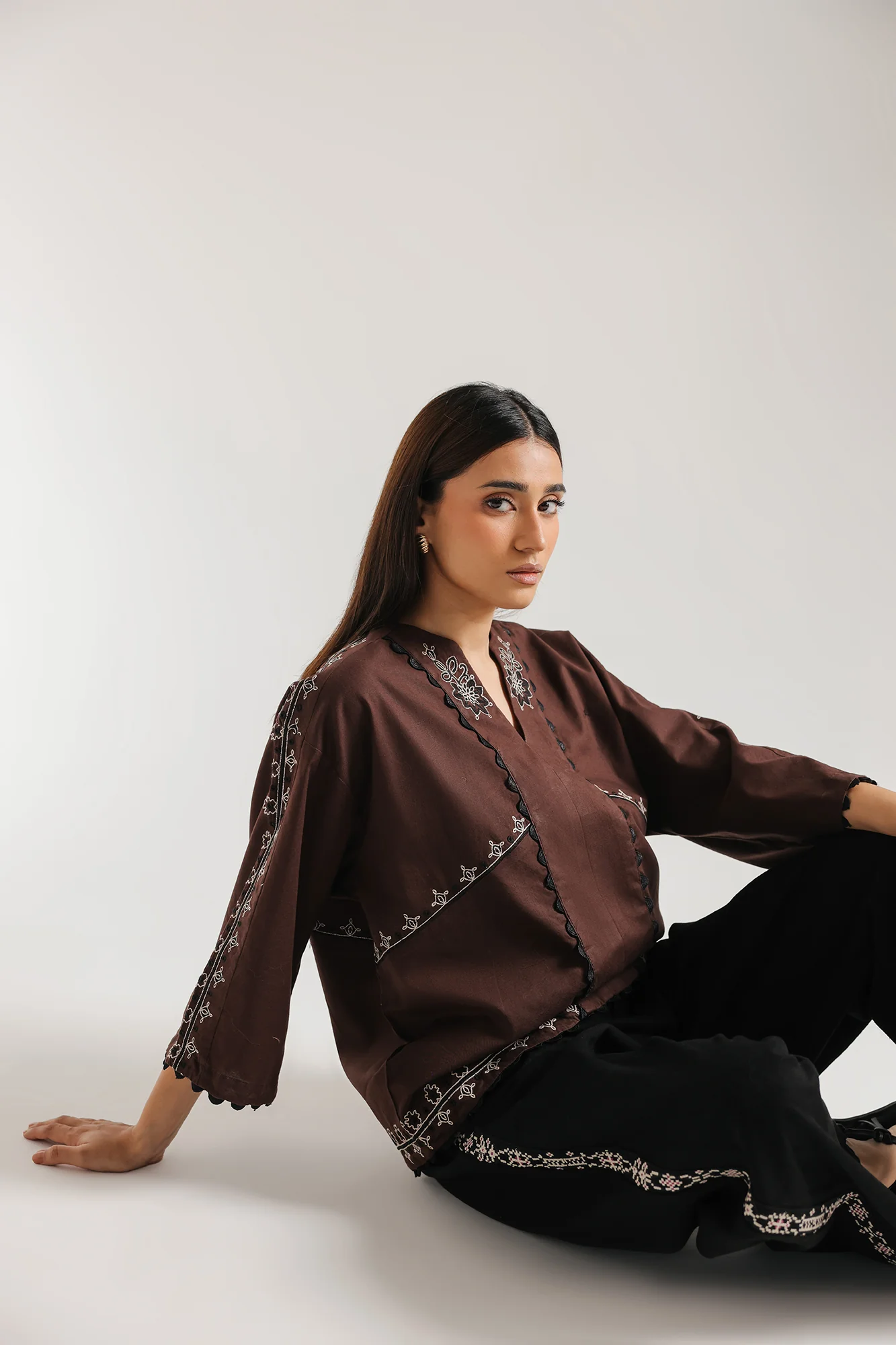 EMBROIDERED TOP (E1136/101/802)