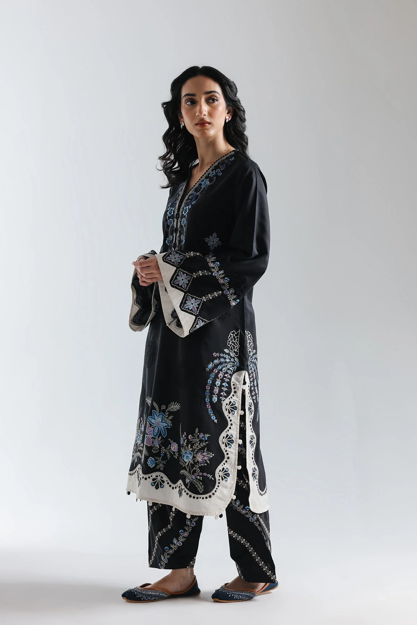 EMBROIDERED SUIT (E4019/103/902) - Image 3