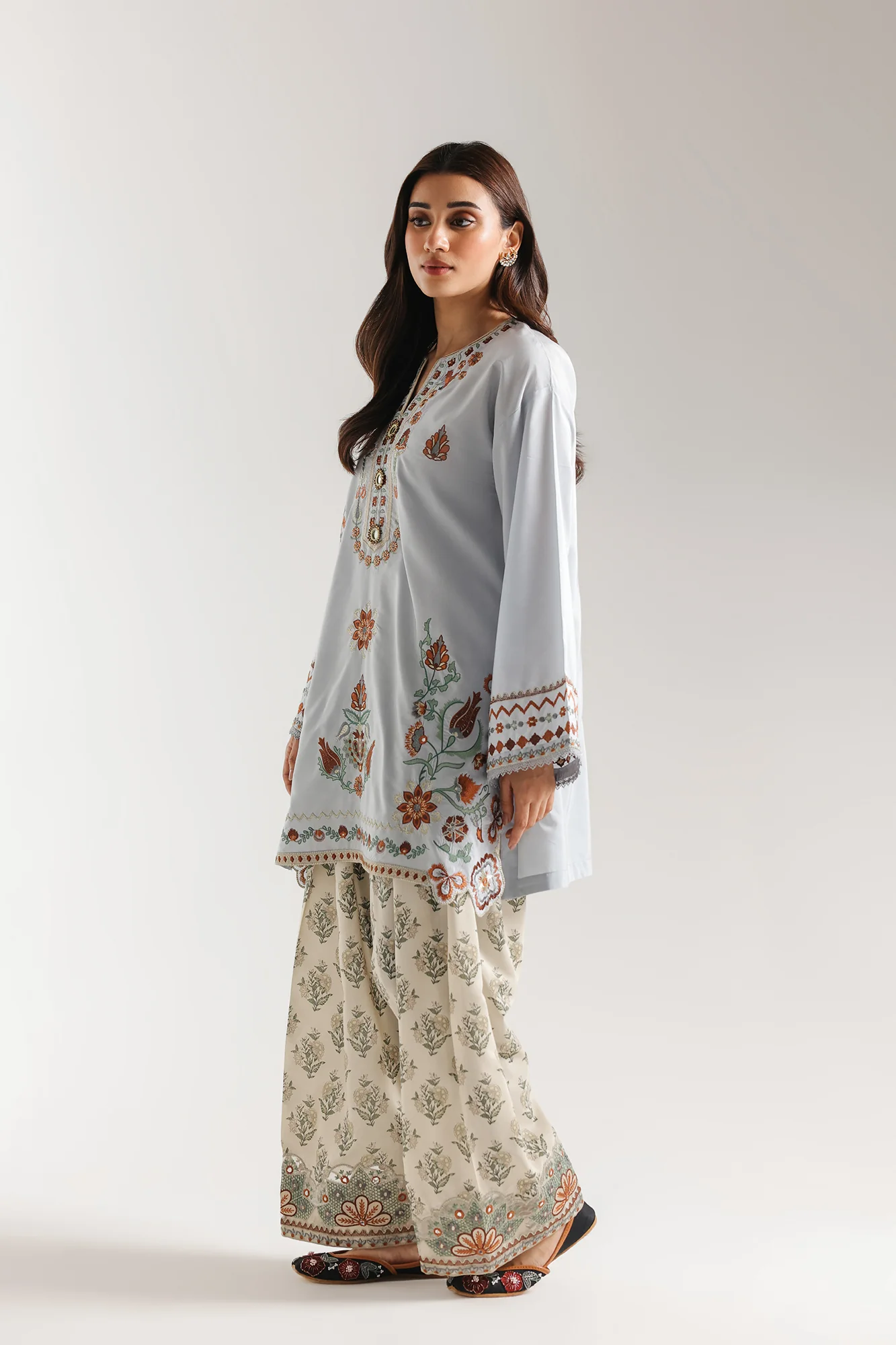 EMBROIDERED SUIT (E4225/103/635) - Image 3