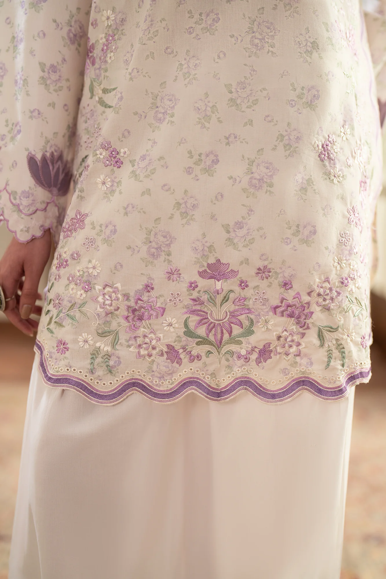 EMBROIDERED SUIT (E4422/103/001) - Image 7